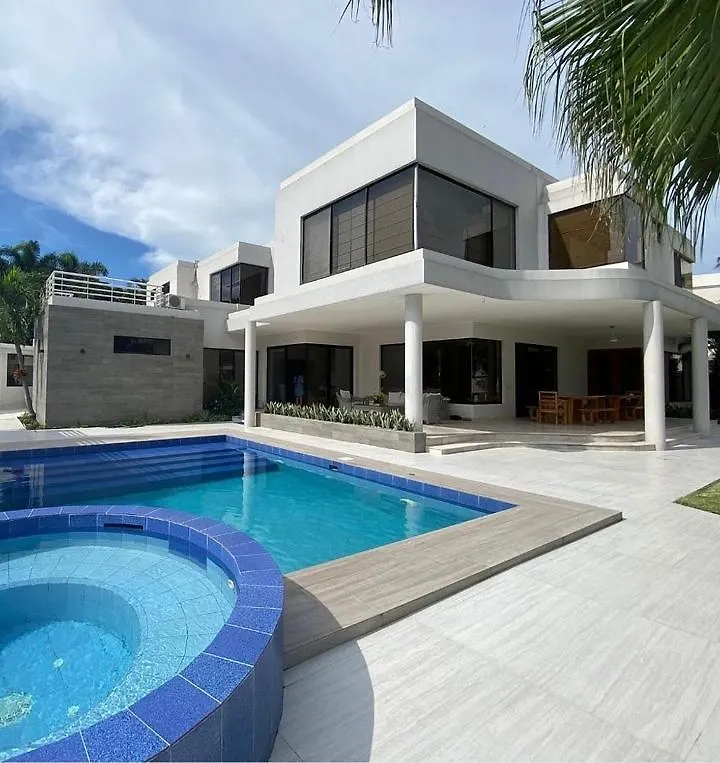 Casa Alquiler En Urbanizacion El Rio Vila Guayaquil Equador